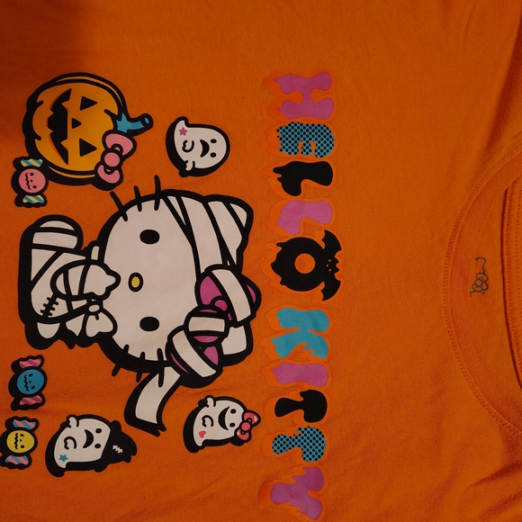 Hello Kitty & Friends 5-Piece Clothing Bundle - Shirts & Biker Shorts - Picture 6 of 10